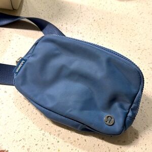 Lululemon everywhere belt bag